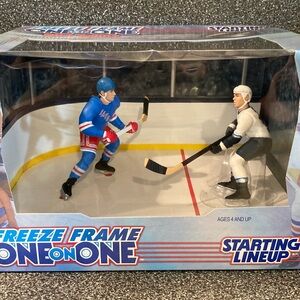 NHL Factory Sealed Starting Lineup Freeze Frame One On One Gretzky 
Bure 1998